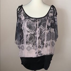 NWOT * Beautiful Blouse Size XL Graphic Print